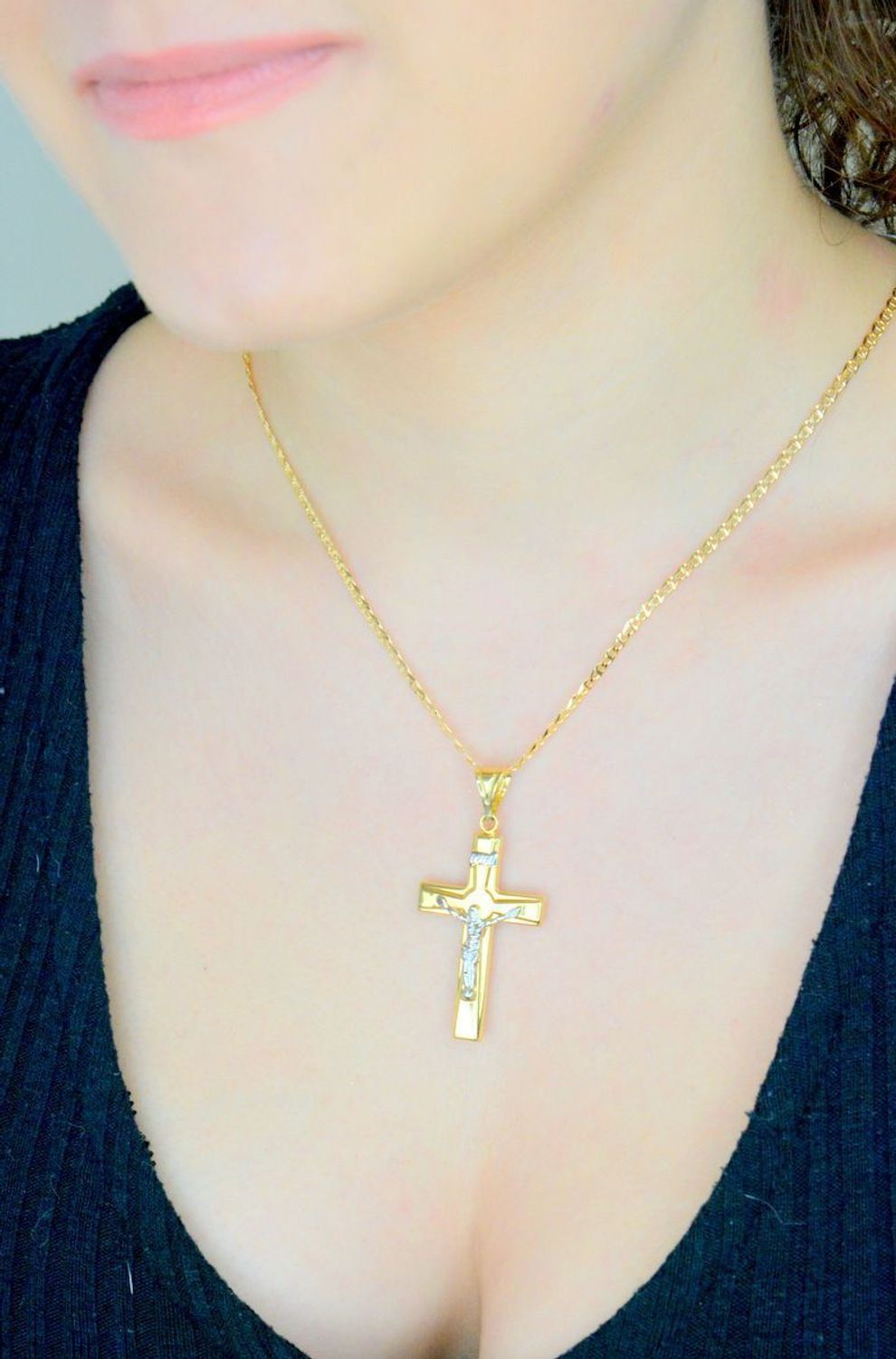 Duży krzyż zawieszka złota krzyżyk 585 z wizerunkiem Jezusa. Złoty krzyżyk 585. Złoty krzyżyk zawieszka do łańcuszka. Złota zawieszka krzyżyk. Złoty krzyżyk 585 z wizerunkiem. 1.jpg